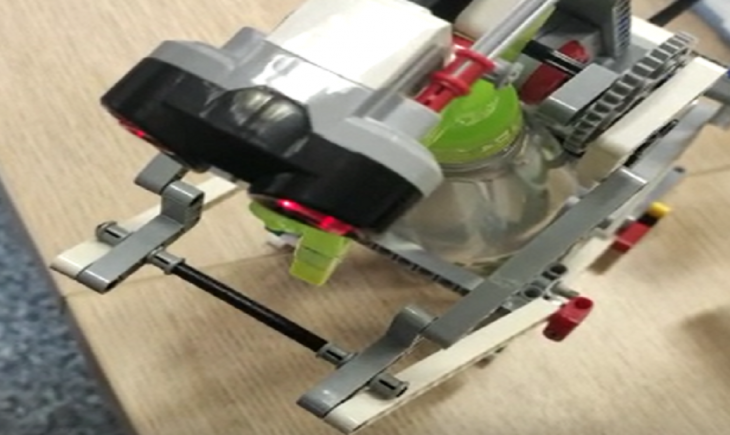 Com peças de Lego, alunas da UEMS criam robô que ajuda na prevenção do coronavírus