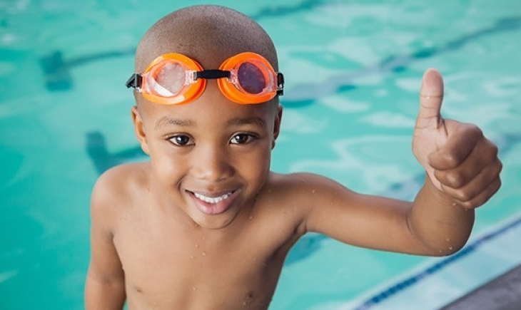 Pode entrar na água depois de comer? pediatras tiram dúvidas das crianças sobre saúde
