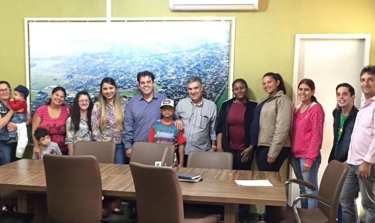 Robert Ziemann e surdos buscam apoio do Prefeito para criação do Centro de Intérprete de Libras em Maracaju. Leia.