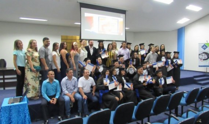 Escola do Sesi de Maracaju realiza formatura dos alunos do Ensino Fundamental e Médio