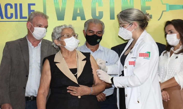 Momento histórico: Governo do Estado realiza primeira vacinação contra a Covid-19