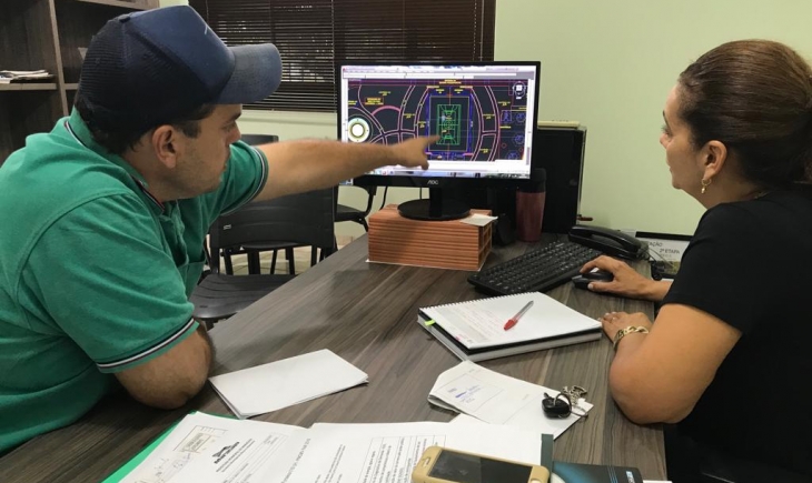 Robert Ziemann solicita a construção de uma quadra de esportes oficial em Maracaju.