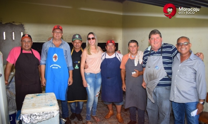 Cumprindo promessa há 17 anos, Vergílio da Banca concede almoço gratuito a 600 pessoas e reforça fé em Santa Edwiges.