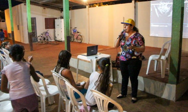 Vereadora Marinice Penajo leva cinema com pipoca à crianças do Bairro Vila Adrien com Projeto Gabinete Cultural