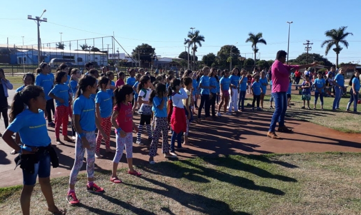 Em comemoração ao Dia do Estudante, Vereador Dadá leva dança e animação para crianças da Escola Mauricia Paré Gomes.