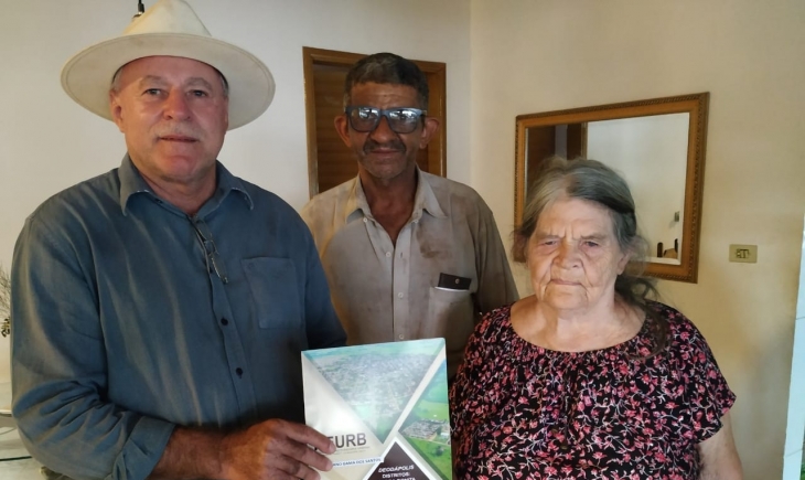 Após espera de 50 anos, famílias de Deodápolis recebem títulos de propriedade imobiliária