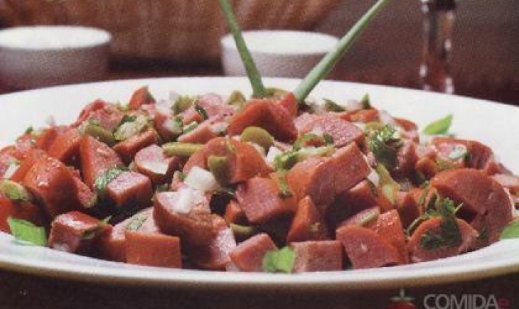 Receita de Salada de salsicha com azeitonas