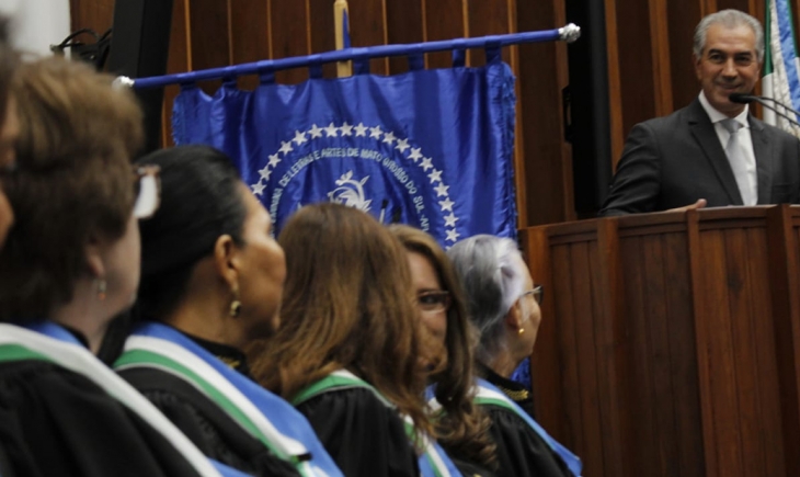 Governador é homenageado com Gran Colar da Academia Feminina de Letras e Artes de Mato Grosso do Sul