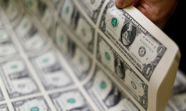 Dólar fecha praticamente estável a R$ 5,60