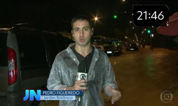 Internet fica chocada com escala de repórter da Globo em temporal no Rio.