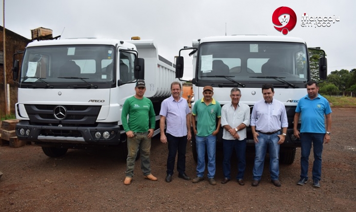 Com investimentos de mais de 739 mil reais, Prefeito Maurílio Azambuja recebe primeiros dois caminhões que atenderão produtores rurais e limpeza urbana da cidade. Saiba mais.