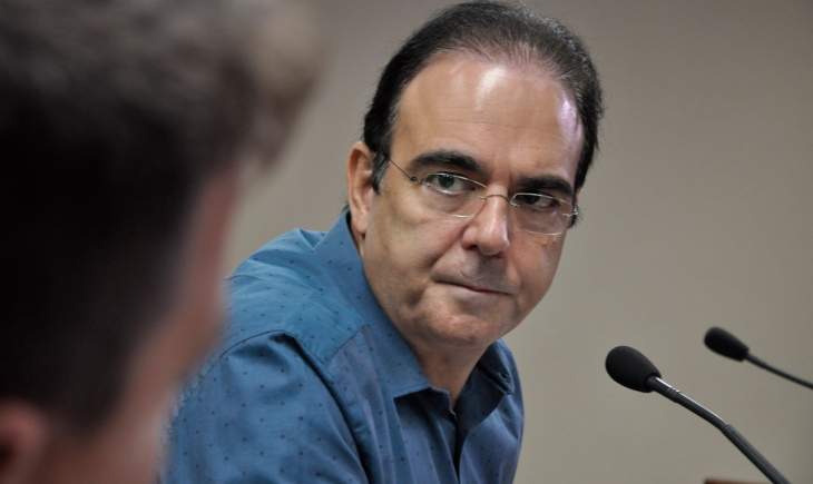Visando impedir perda salarial, Felipe Orro vota contra aumento da alíquota da Previdência