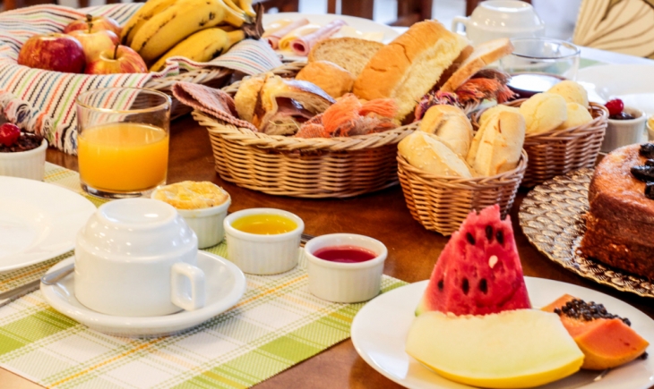 Por que tomar café da manhã pode proteger seu coração
