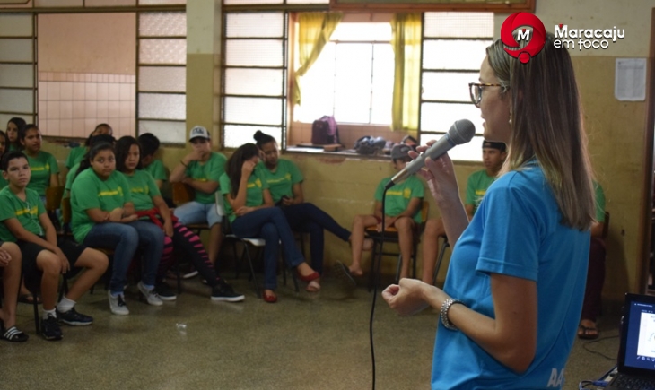Alunos da Escola Estadual Manoel Ferreira de Lima recebem Palestra sobre o Dia Mundial da Conscientização do Autismo.