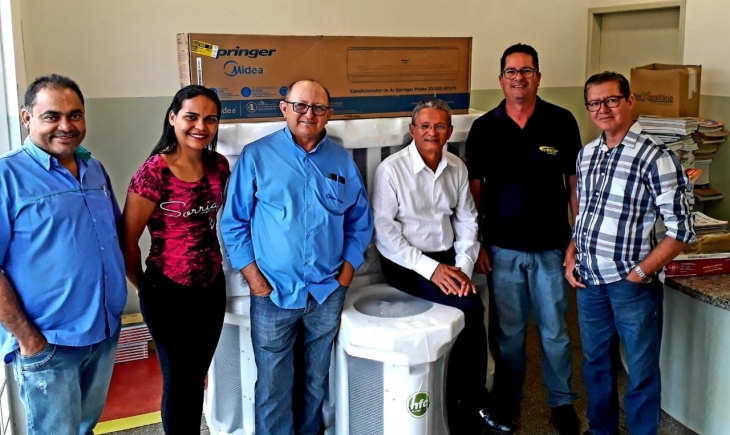 Escola de Sonora ganha condicionadores de ar comprados com emenda de Felipe