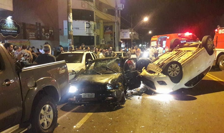 Maracaju: Jovem que capotou veículo em plena 11 de Junho, confessou ter bebido e não ter CNH, confira vídeo do acidente, saiba mais.