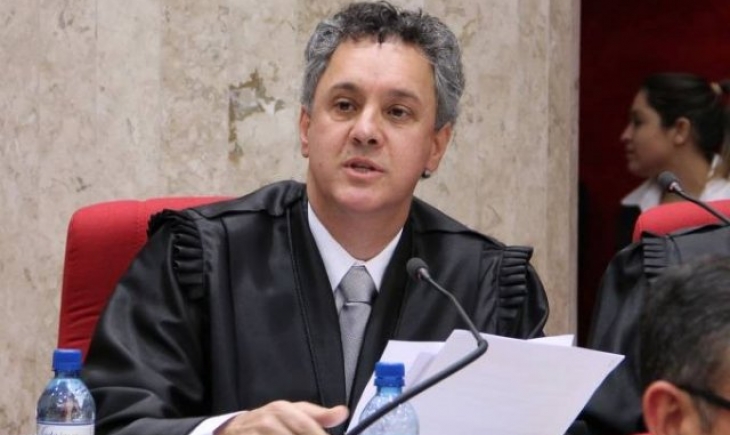 Relator da Lava Jato suspende decisão que colocava Lula em liberdade