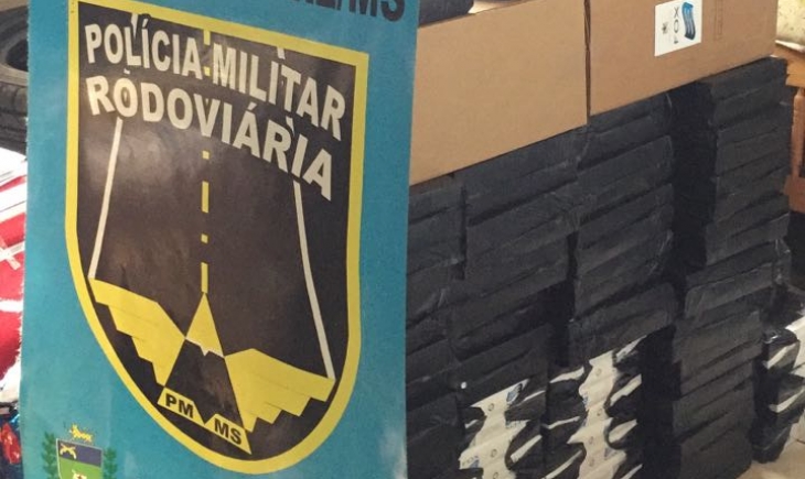 Polícia Militar Rodoviária de Vista Alegre apreende contrabando de 10 caixas de cigarros.
