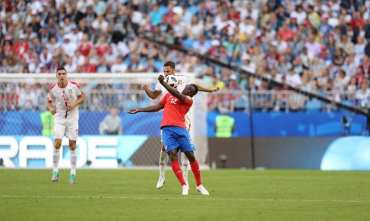 Golaço de falta faz Sérvia vencer Costa Rica na abertura de grupo do Brasil