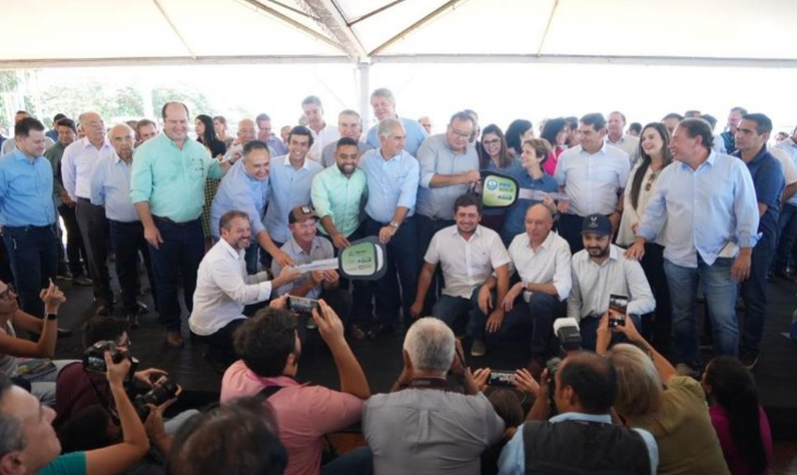 “Entrega de maquinário reforça municipalismo e união de esforços”, ressalta presidente