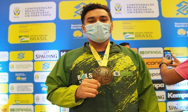 JUBs Brasília: Erick Taira domina as disputas do karatê e coloca a medalha dourada no peito