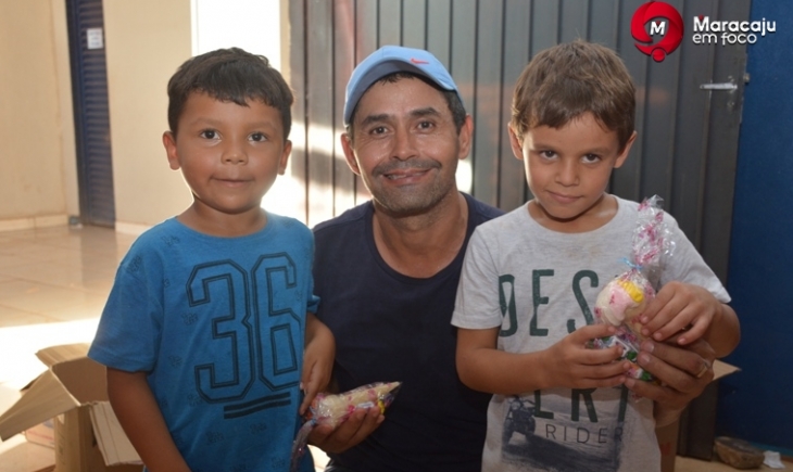 Comemorando a páscoa, Vereador Nego do Povo entrega Kit’s de doces e chocolates para as crianças do município.