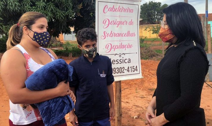 Cobertores de campanha do Governo do Estado já chegam aos lares de famílias de Campo Grande