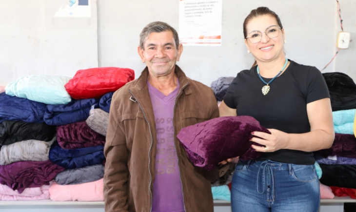 Prefeitura de Maracaju realiza entrega de cobertores da Campanha do Agasalho 2022 no Assentamento Santa Guilhermina