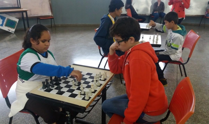 Escola José Pereira da Rosa é campeã de xadrez em Dourados