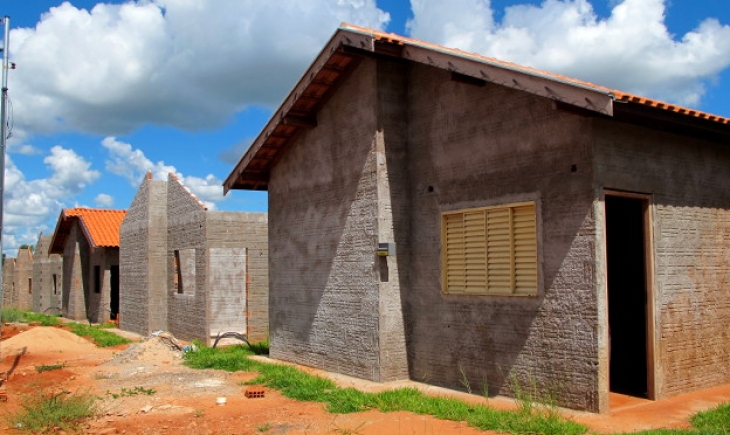 Governador autoriza construção de 196 casas em Paranaíba e Chapadão do Sul