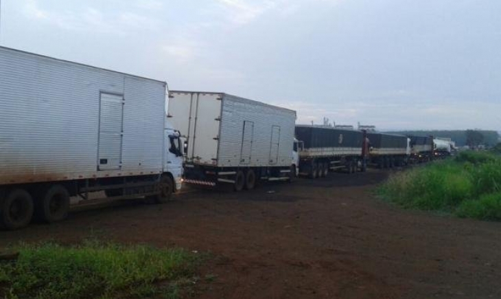 Maracaju: DOF intercepta comboio de oito carretas com cigarro do Paraguai
