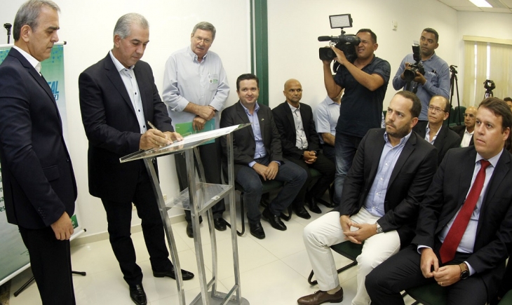 Governador destaca simplificação da Jucems ao reconduzir presidência para novo mandato