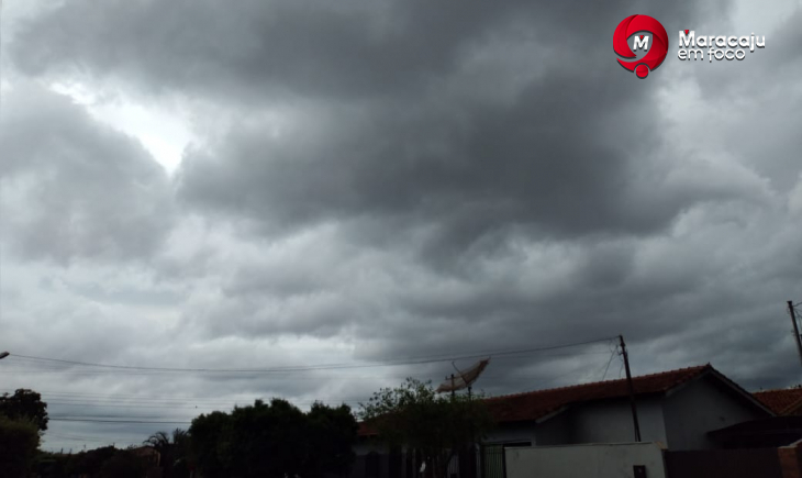 Com chuva desde a madrugada, quinta-feira é marcada por tempo fechado e possibilidade de até 80 milímetros de chuva em Maracaju.
