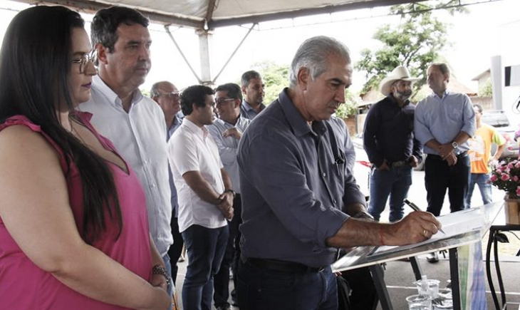 Com obras de R$ 60 milhões em Naviraí, governador anuncia pavimentação na estrada da “Balsinha”