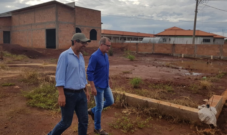 Vereador Nego do Povo e Joãozinho Rocha visitam obras de paróquia no Bairro Geazone e cobrarão melhorias na segurança para a população da região. Saiba mais.