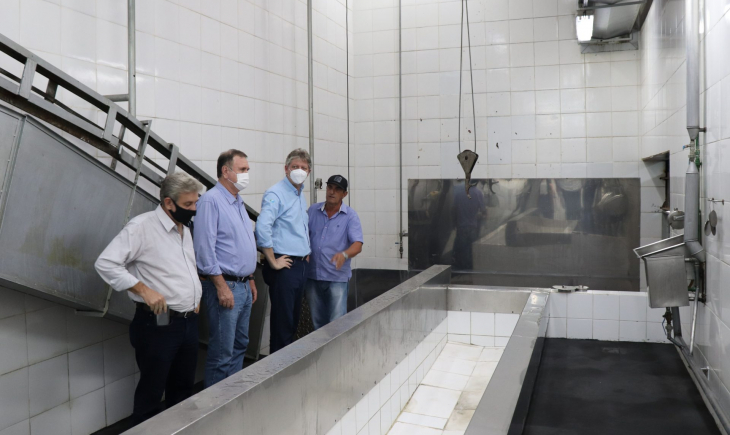 Com expectativa de 100 novos empregos, Semagro articula reabertura de frigorífico em Maracaju
