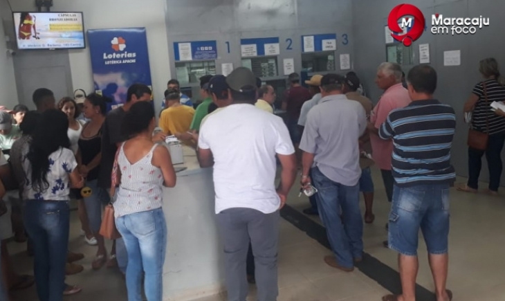 Após pedidos da Câmara Municipal, PROCON e PAC multam e notificam bancos e lotéricas por descumprimento da ‘Lei da Fila’.