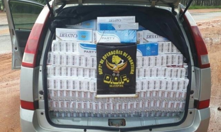 Maracaju: DOF intercepta e apreende carro com 2 mil pacotes de cigarros ilegais