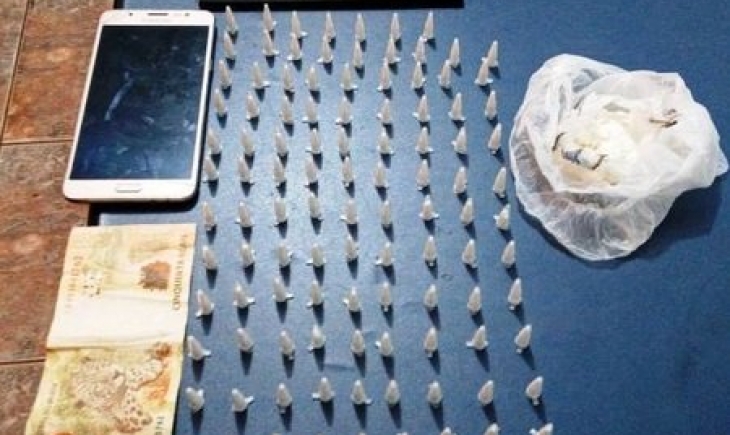 Nova Andradina: Dupla é presa com 106 pinos de cocaína que seriam revendidos a R$ 10 cada.