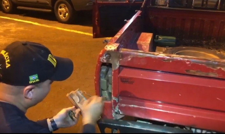 Policiais do DOF apreendem mais de 100 quilos de maconha em fundos falsos de Pampa em Maracaju.