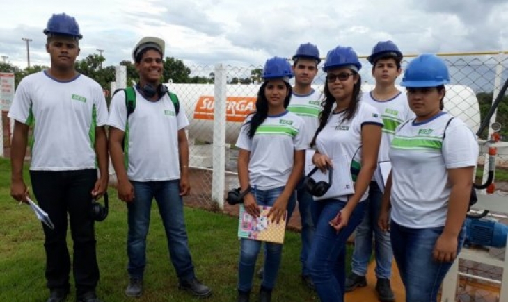 Alunos do Senai de Maracaju realizam visita técnica à indústria agrícola.