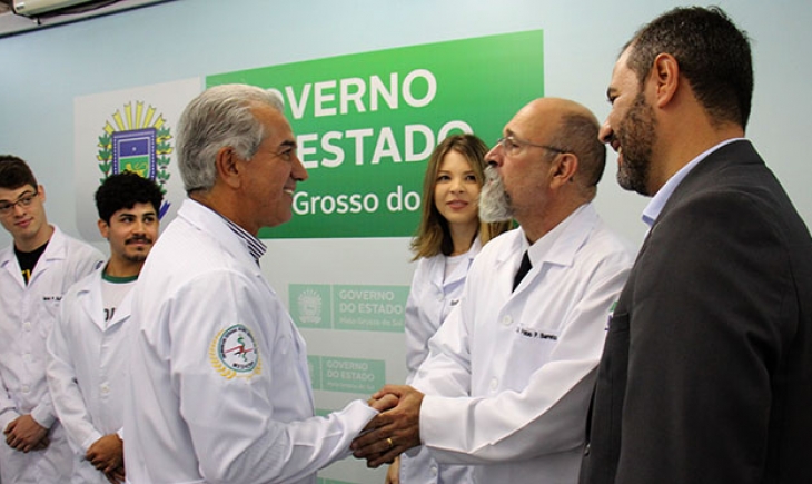Reinaldo Azambuja anuncia liberação de R$ 860 mil para estruturação do curso de Medicina da UEMS
