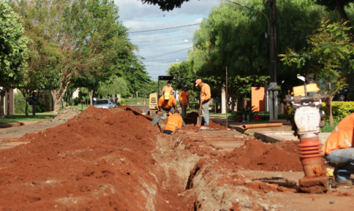 Robert solicita cronograma de obras da SANESUL em Maracaju para avisar moradores com antecedência