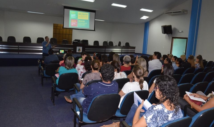 Secretaria Municipal de Maracaju reúne Redes de Ensino para Estudo da Base Nacional Comum Curricular