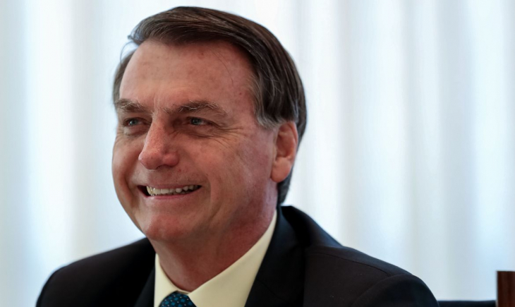 Bolsonaro promete anúncio de novo ministro da Educação nesta sexta.