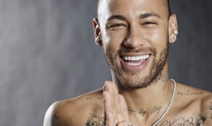 Neymar posa ao lado de atores de “La Casa de Papel”