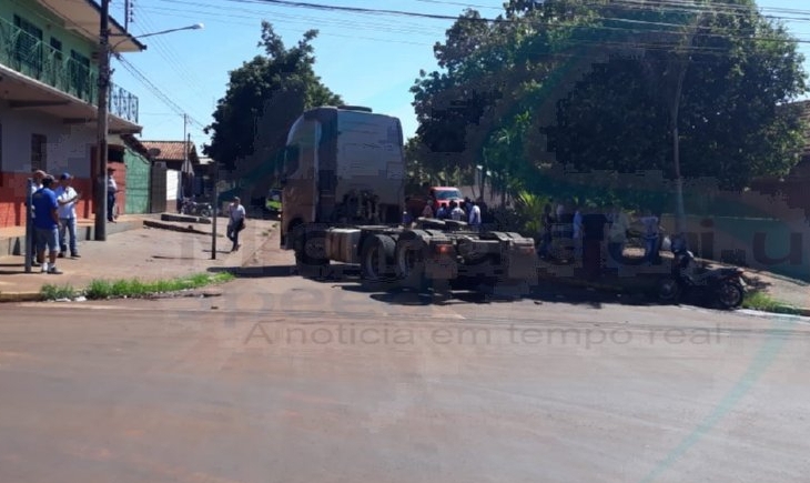 Acidente entre caminhão e carreta mata jovem de 17 anos em Maracaju.