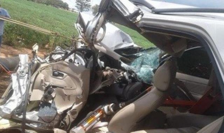 Ivinhema: Condutora fica presa às ferragens após bater veículo em árvore na MS-141