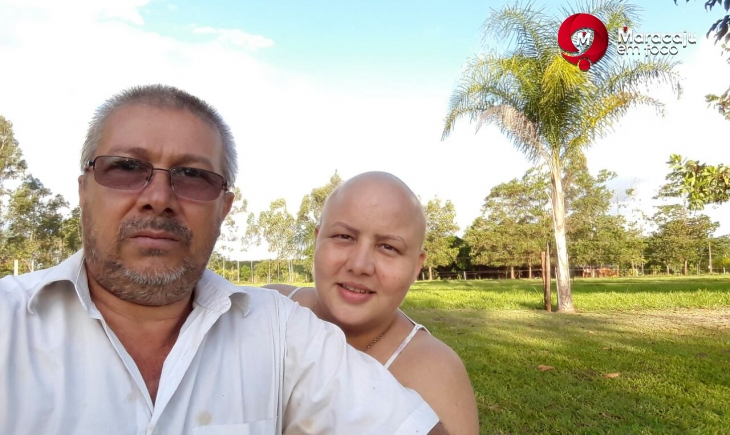 Na luta contra o câncer, descoberto através do autoexame, Flaviane conta com o apoio da família e fé inabalável, confira.