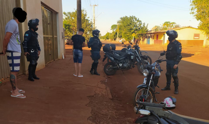 Polícia Militar de Maracaju cumpre mandado de prisão do estado do Mato Grosso na Vila Adrien. Saiba mais.